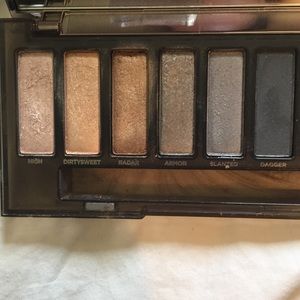 Urban Decay Makeup - Lightly Used Urban Decay Smokey Pallet Urban Decay Makeup - Lightly Used Urban Decay Smokey Pallet